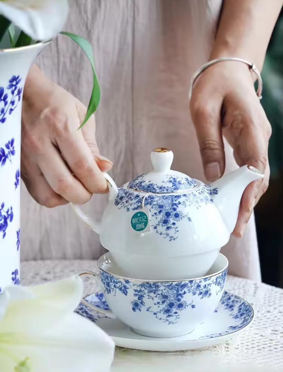 Solo Bloom Tea Set- Blue & White Porcelain Gift Set