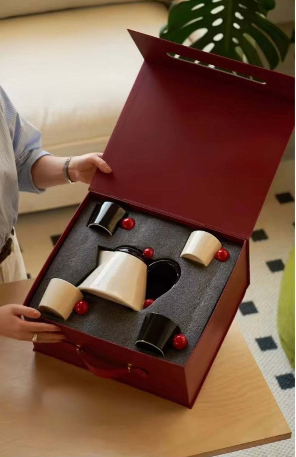 The Classic Beige & Noir Tea Gift Set