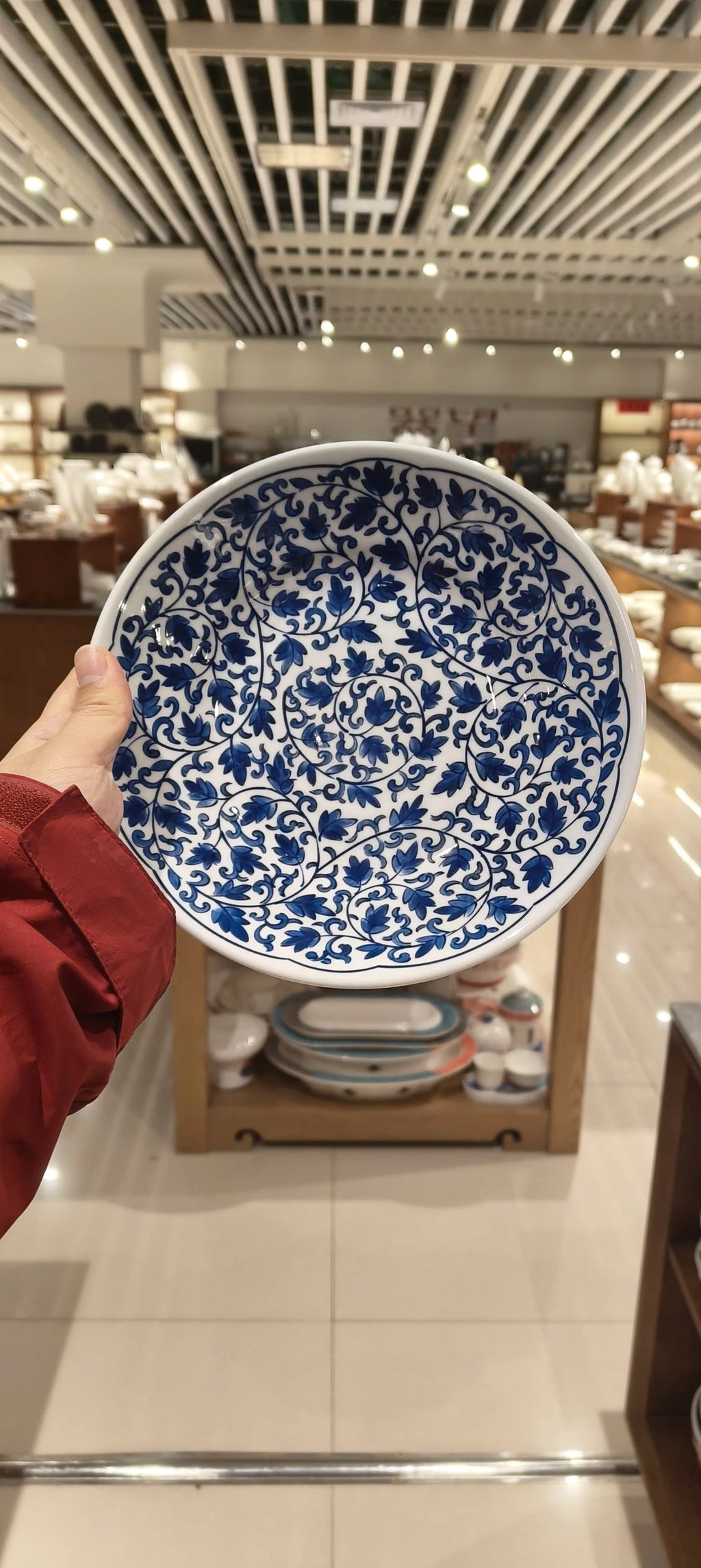 Blue & White Floral Porcelain Serving Bowl – 21 cm